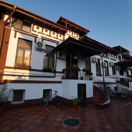 Joe Hostel Boekarest Buitenkant foto