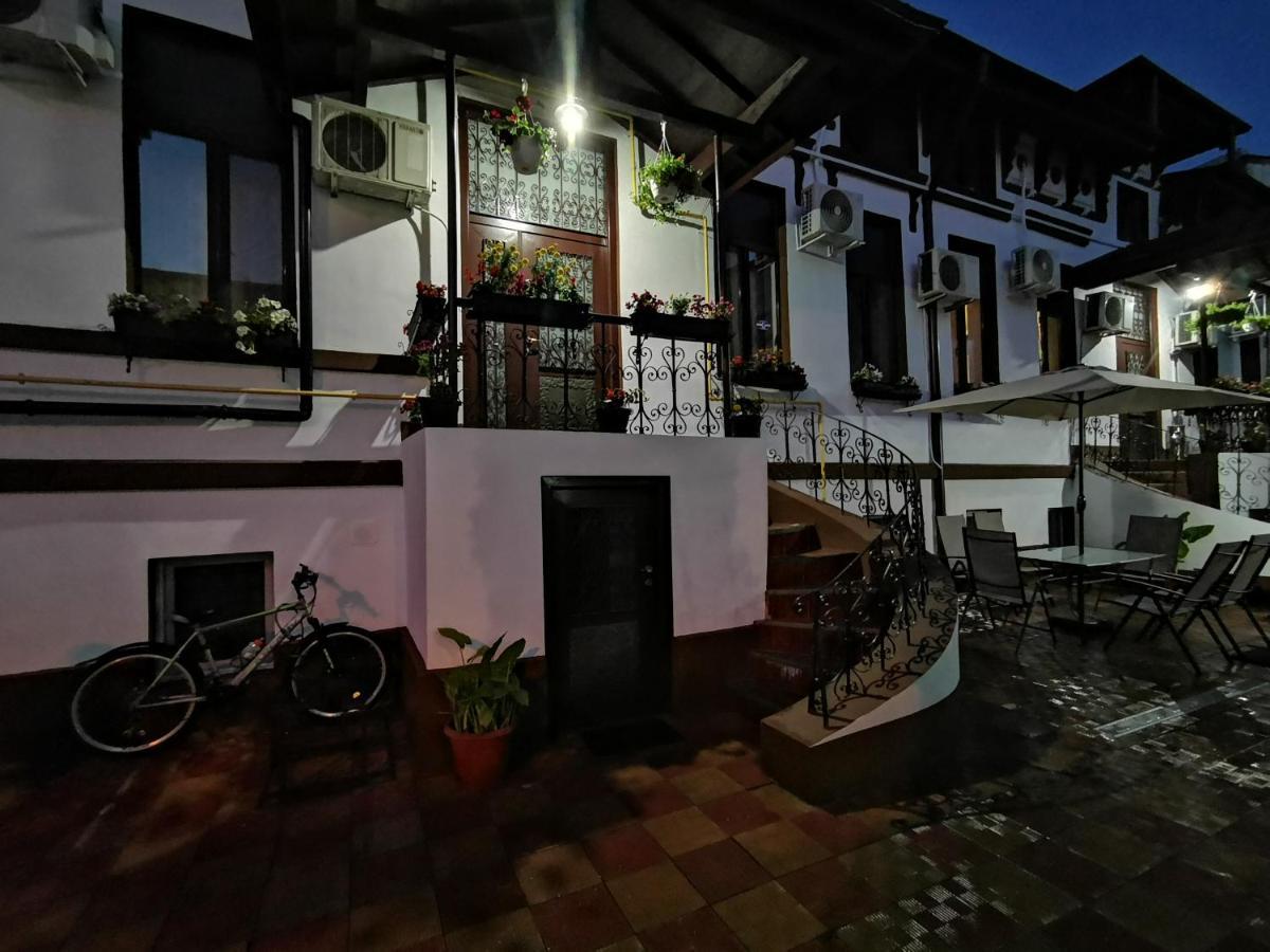 Joe Hostel Boekarest Buitenkant foto