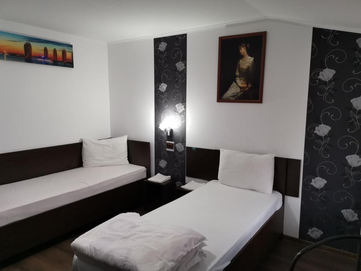 Joe Hostel Boekarest Buitenkant foto